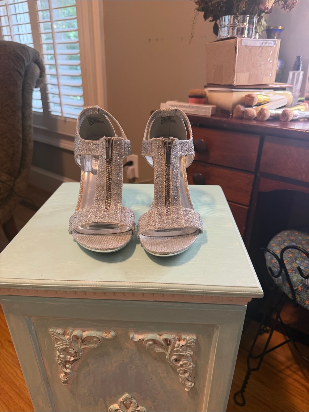 Sparkling Silver T-Strap Evening Sandals